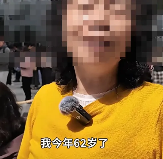腾讯工程师摆摊免费装 OpenClaw，排队的人有小学生还有大妈